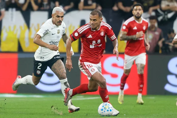 Em cenário de caos, Internacional e Corinthians lutam contra o rebaixamento - destaque galeria