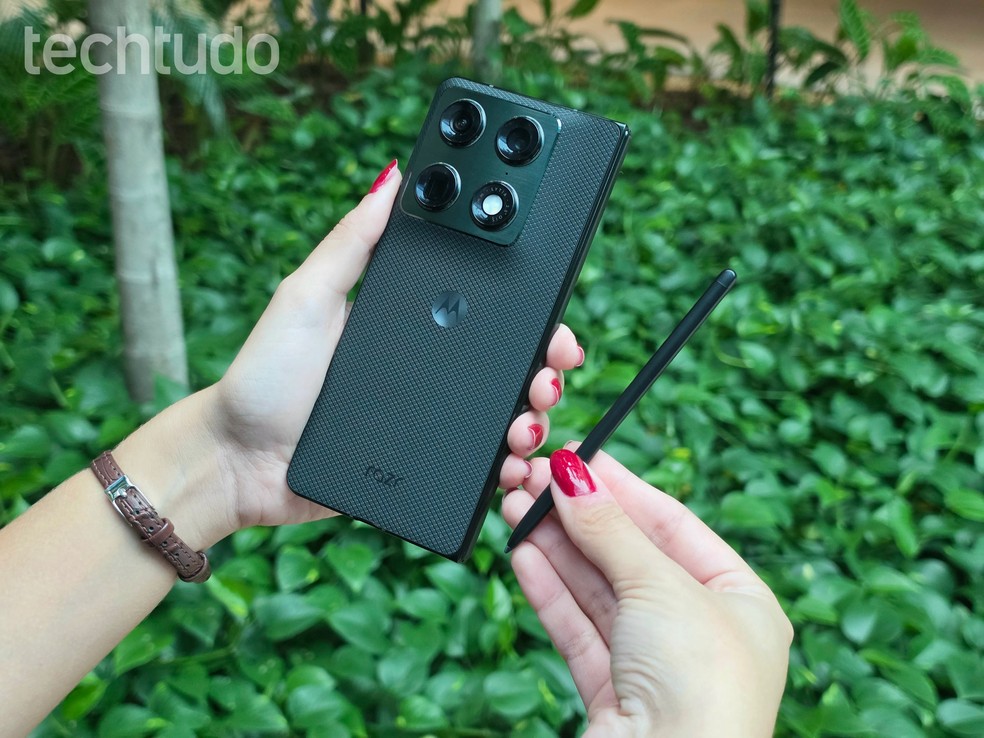 Celular com caneta stylus: veja 4 modelos com suporte para anotações