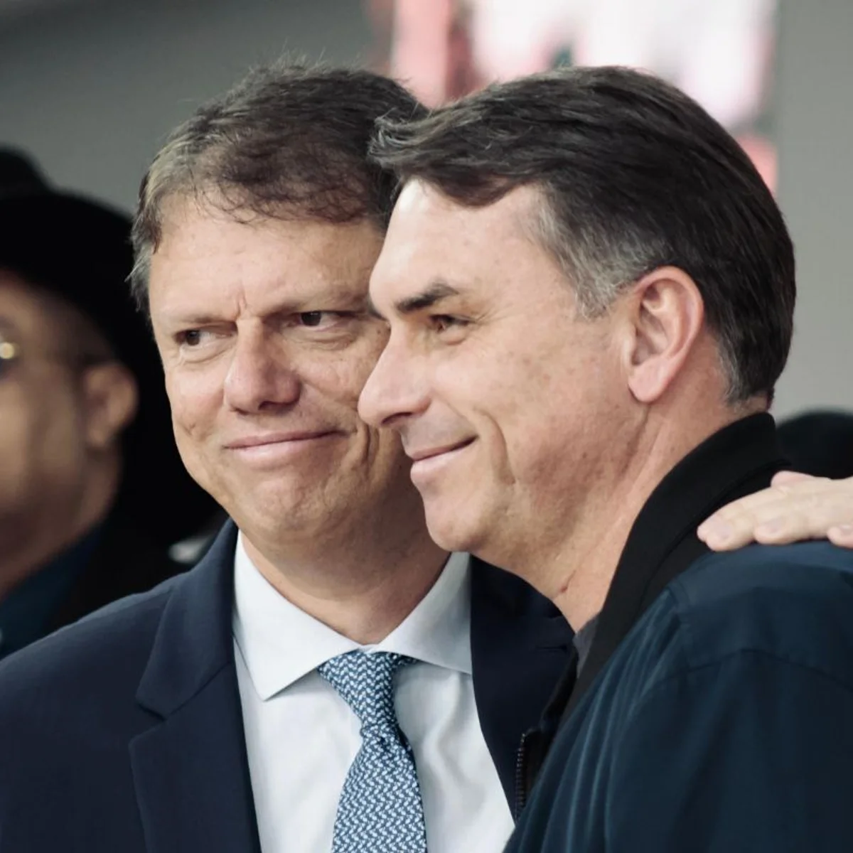 Tarcísio diz que trabalharia "sem sabotagem do governo federal" com Flávio