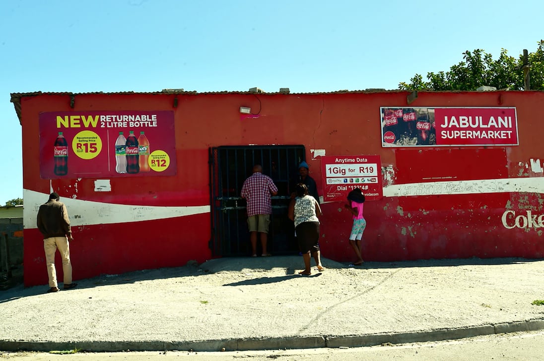 A Shoprite suspende o pessoal de segurança e pede desculpas à 'Gogo'; público arrecada R$ 45 mil