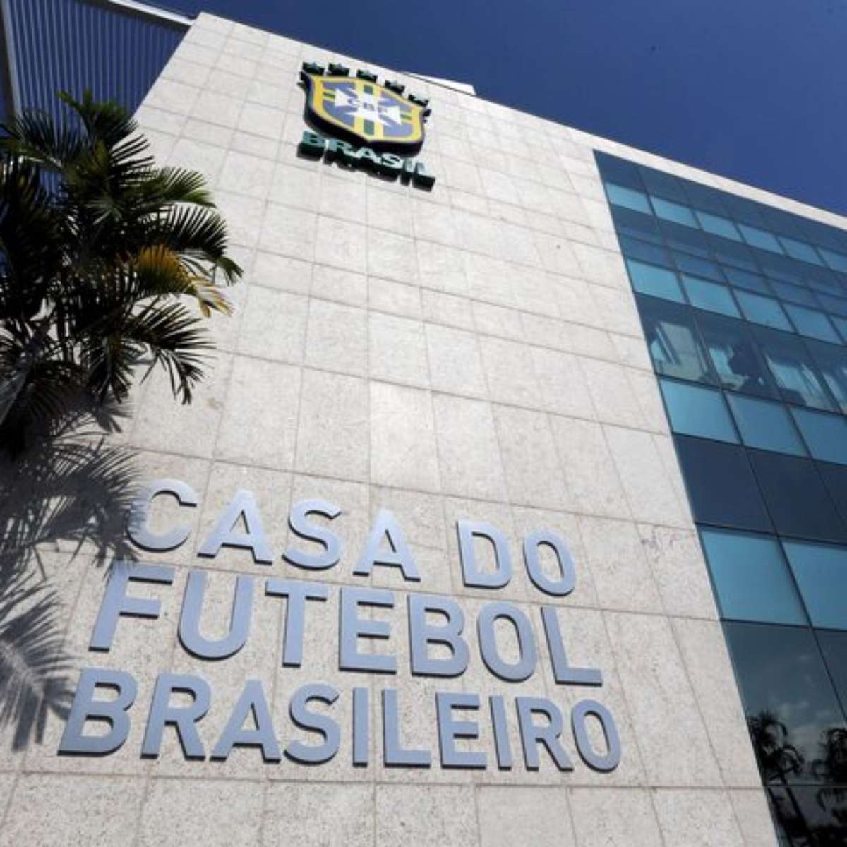 Corinthians e Atlético-MG lideram ranking de clubes brasileiros com mais dívidas; veja lista
