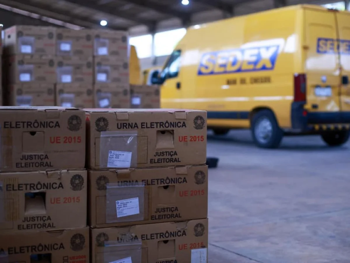 TRE começa distribuição de urnas eletrônicas para eleições no DF