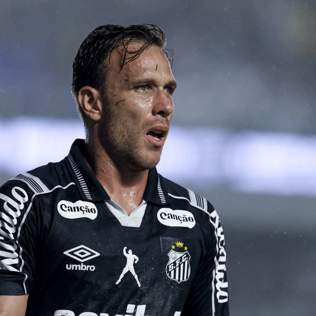 Santos confirma lesão de Arthur, que vira desfalque contra o Flamengo