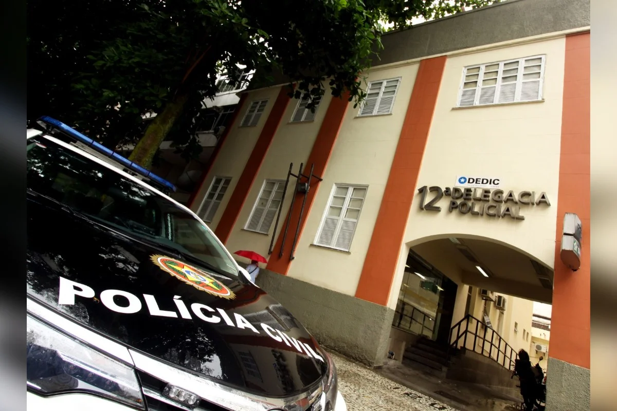 Homem é preso por furtar carne de R$ 200 em supermercado de Copacabana