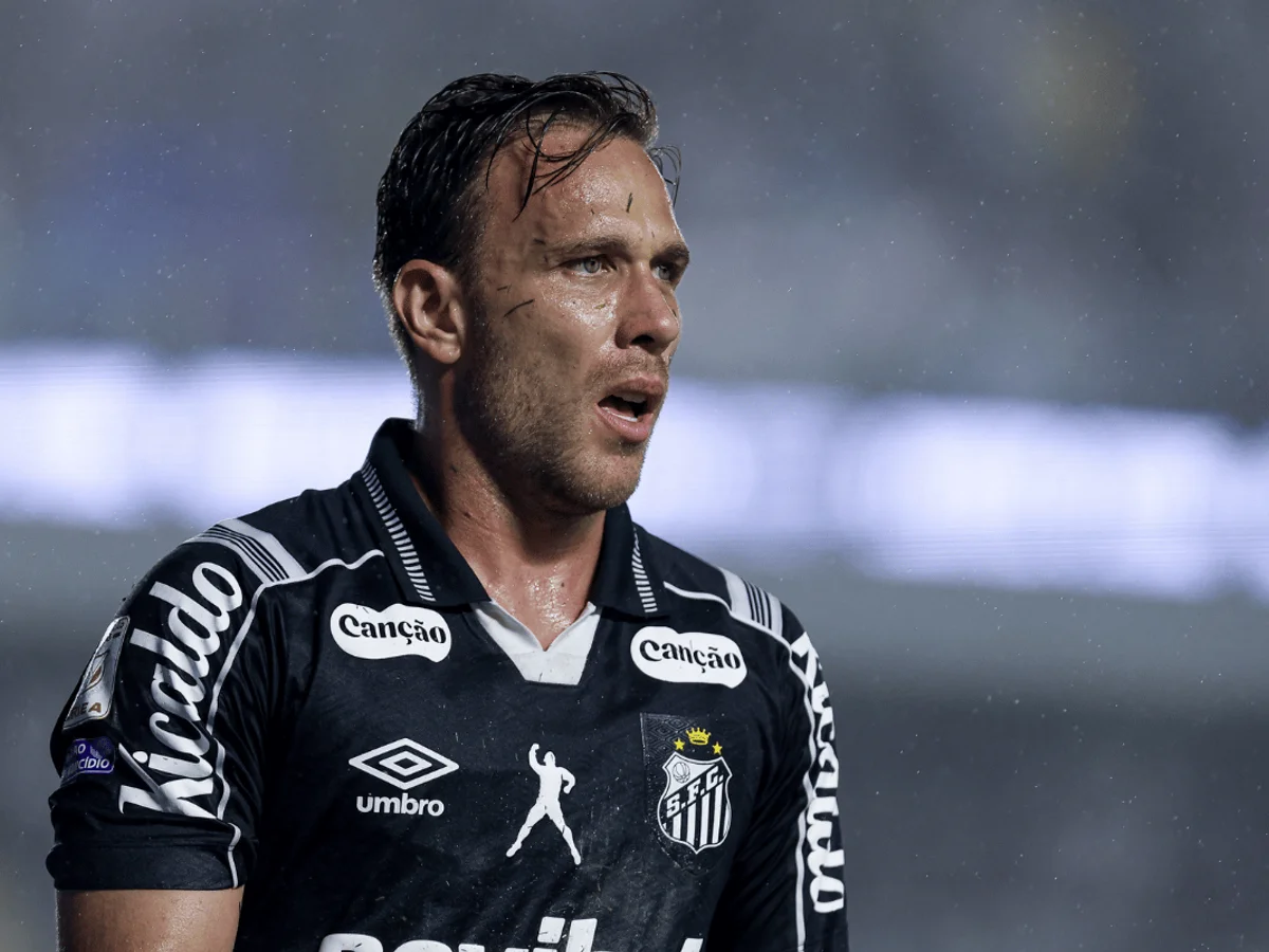 Santos confirma lesão de Arthur, que vira desfalque contra o Flamengo