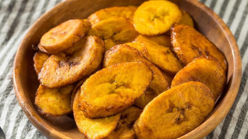 Simples panquecas de banana com queijo, a mistura perfeita entre doce e salgado