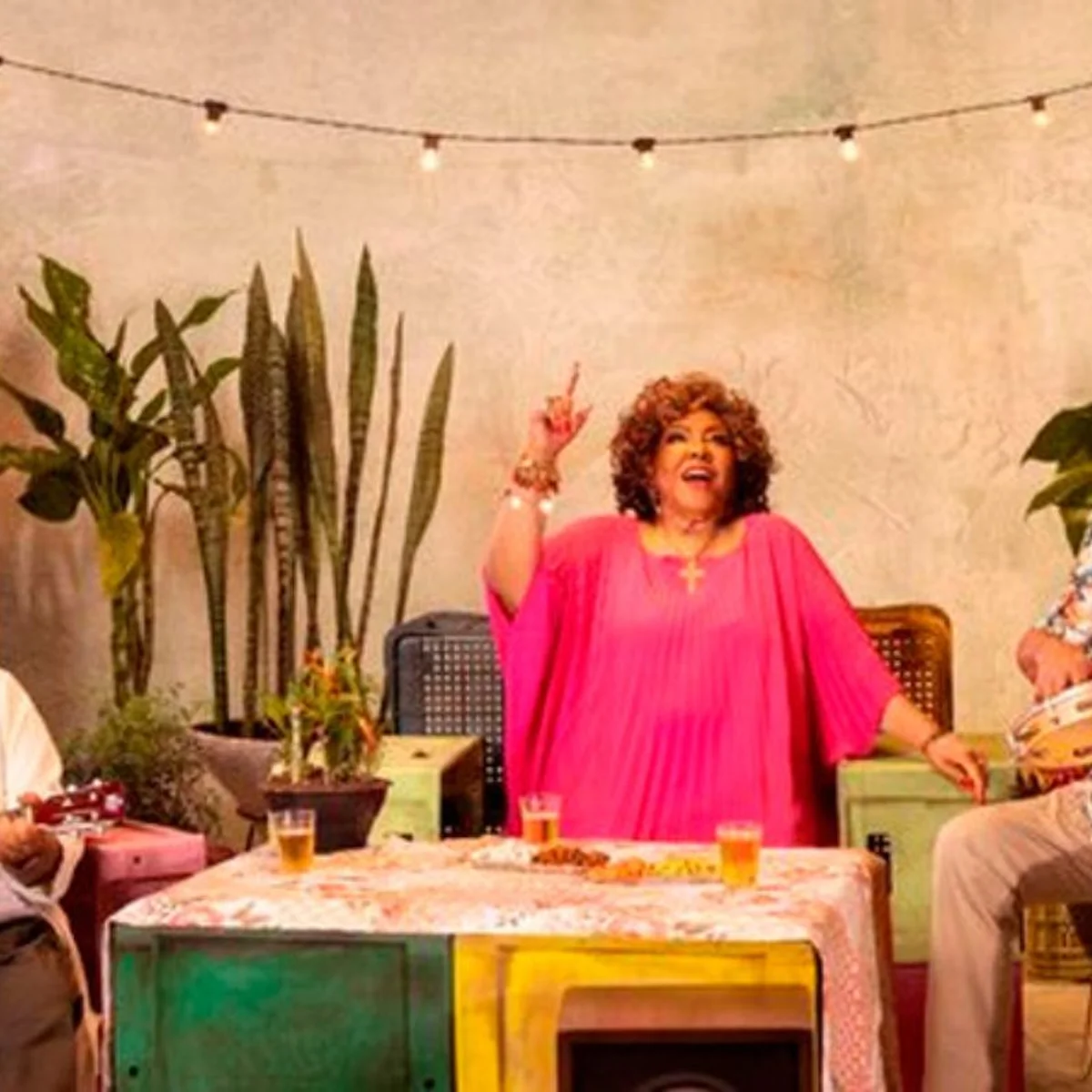 Alcione, Zeca e Jorge Aragão celebram encontro no palco: "Somos família"
