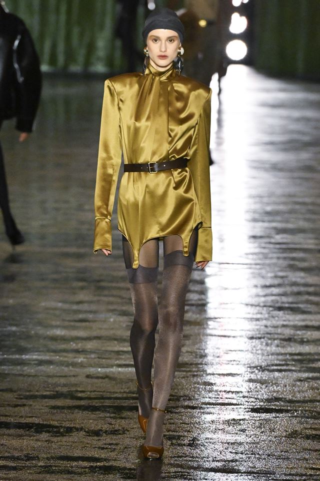 Anthony Vaccarello deixa Saint Laurent após 10 anos de legado na grife