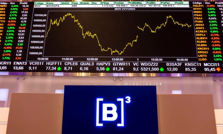 Ibovespa chega ao último pregão antes da eleição com payroll e petróleo acima de US$ 100
