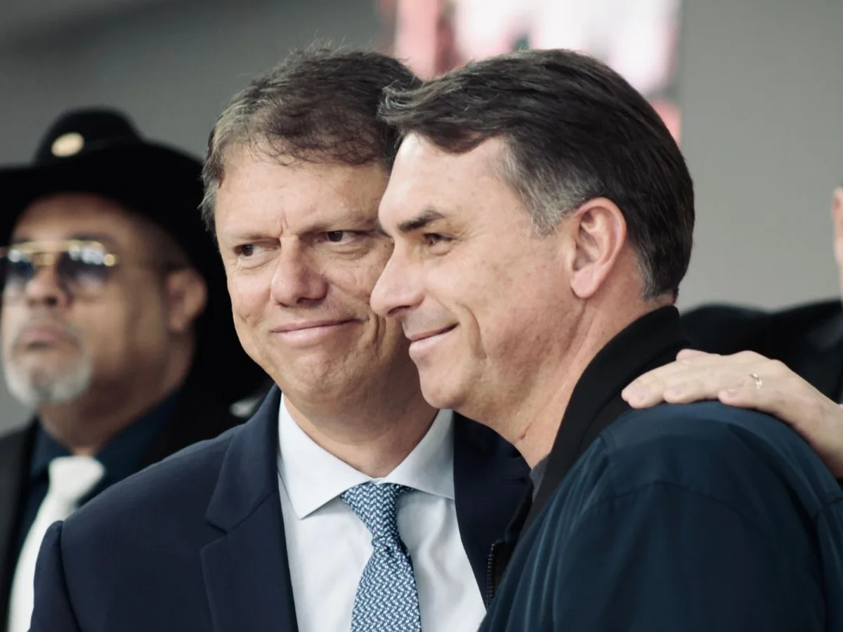 Tarcísio diz que trabalharia "sem sabotagem do governo federal" com Flávio