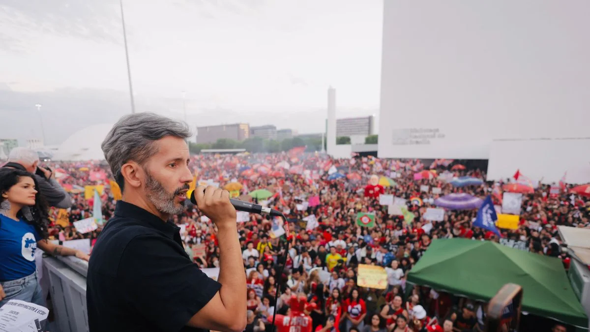 Grass quer aproveitar embalo de manifestação na Esplanada para virar votos