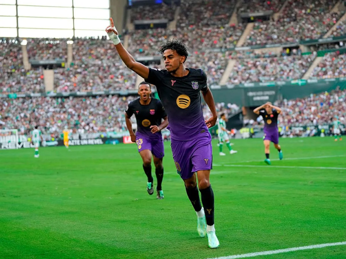 Lamine Yamal e Gabriel Jesus marcam e Barcelona goleia Bétis no Espanhol
