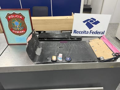 Receita Federal e PF apreendem 8 kg de cocaína em mala no aeroporto do Galeão, no Rio