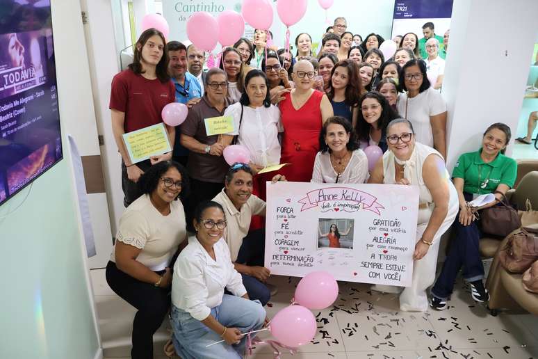 No Dia do Professor, educadora celebra fim de etapa de tratamento de câncer de mama e sonha com o retorno à educação: 'Eu sobrevivi'