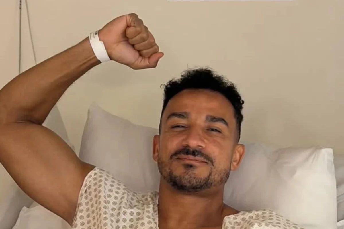 Danilo, do Flamengo, celebra sucesso na cirurgia e zoa filho tricolor