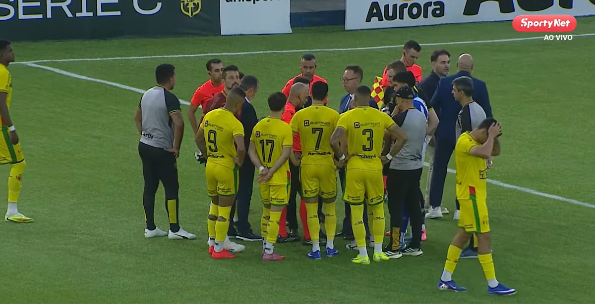Câmera de transmissão e do VAR ‘treme’ no estádio do Brusque e suspende rodada decisiva da Série C