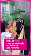 Paolla Oliveira chega para coroação na Imperatriz Leopoldinense