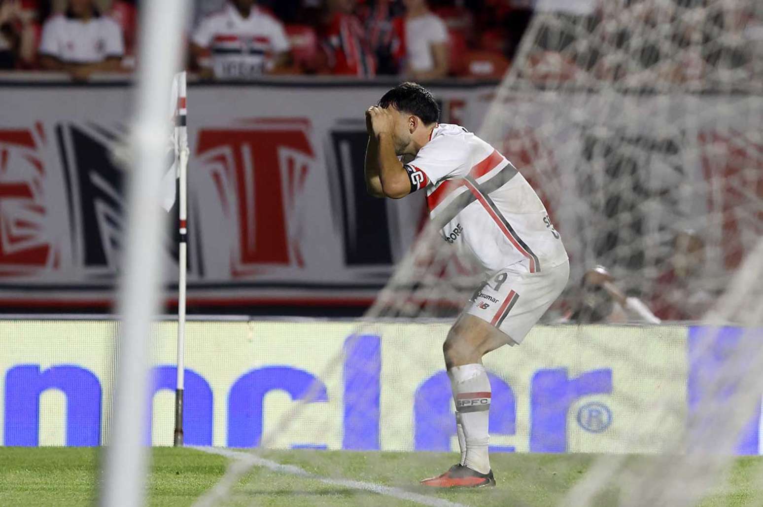 Calleri vibra logo ap&oacute;s fazer o gol da Vit&oacute;ria do S&atilde;o Paulo neste s&aacute;bado. Rubens Chiri / S&atilde;o Paulo FC