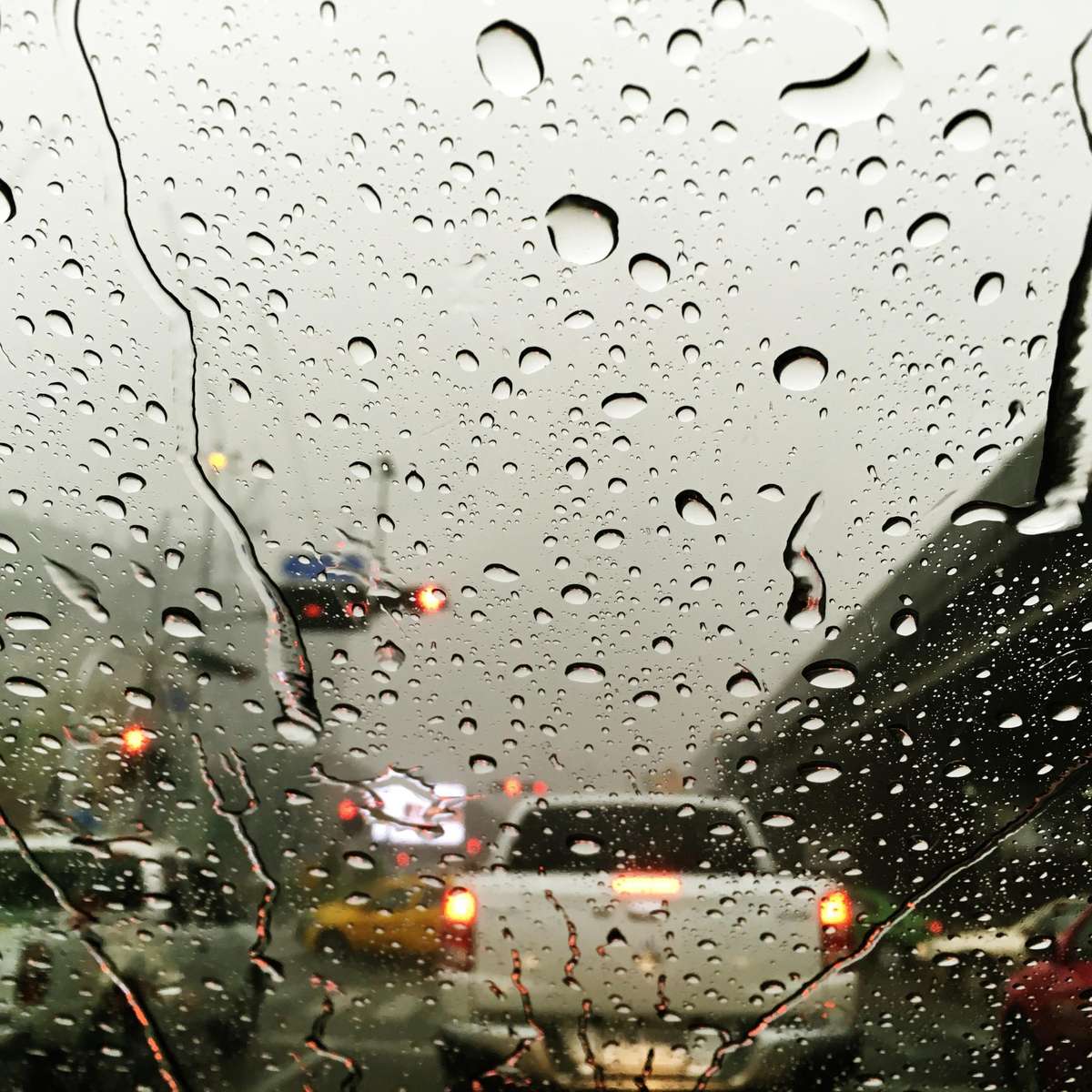 Ciclone e frente fria: 19 estados têm previsão de tempestades no fim de semana