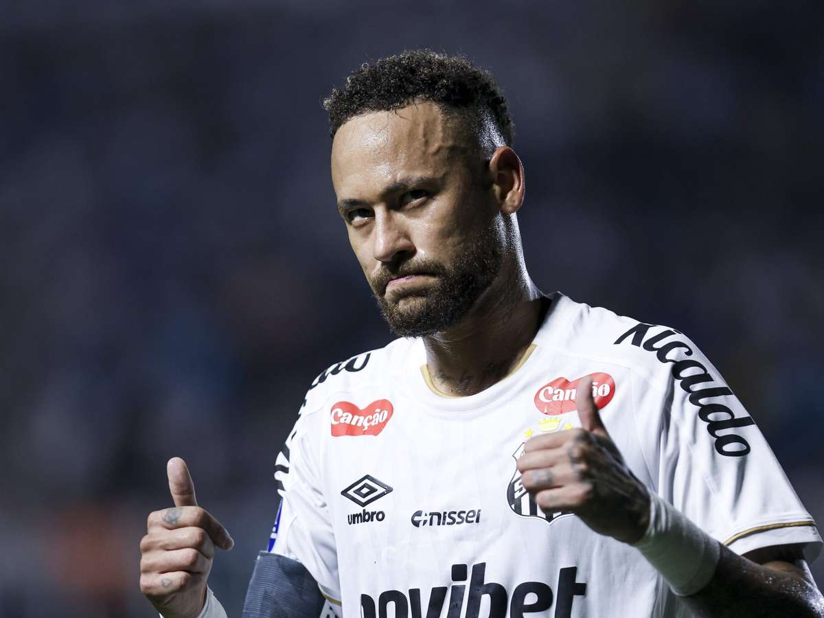 Neymar será denunciado ao STJD após expulsão contra o Bahia e pode pegar até seis jogos de suspensão