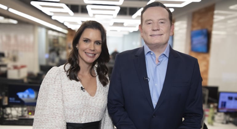 Roberto Cabrini entrevista Zezé Di Camargo com exclusividade no Domingo Espetacular deste final de semana (11)