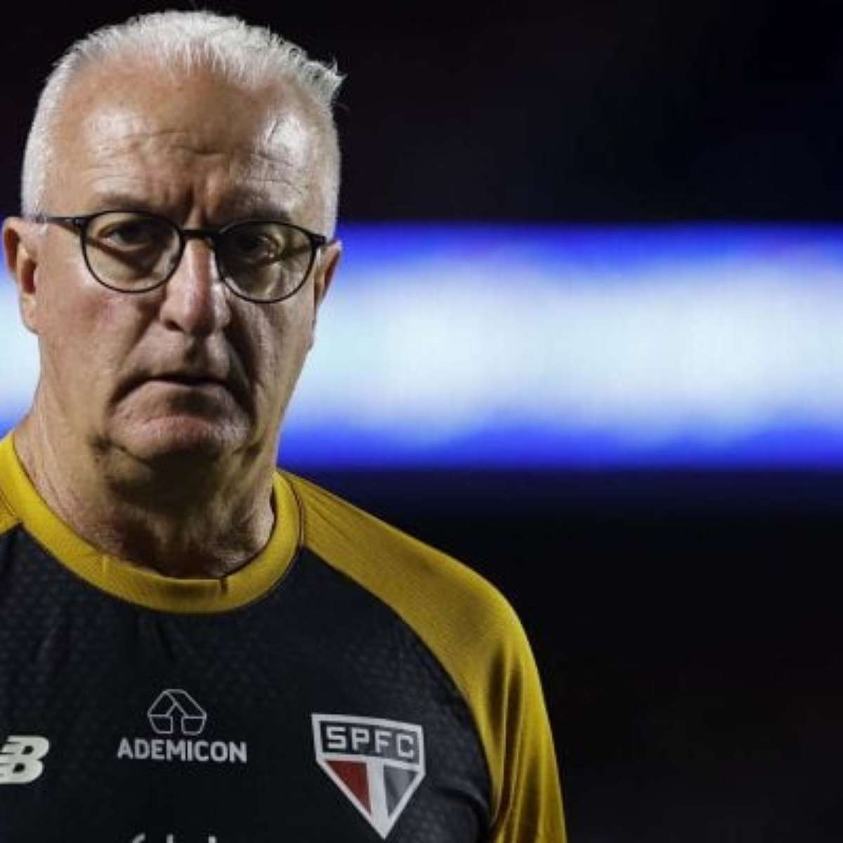 Dorival destaca peso dos veteranos e força da torcida do São Paulo