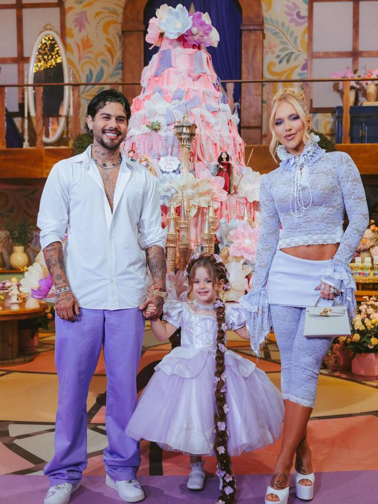 Festa de Maria Flor, filha de Virginia e Zé Felipe, tem 'céu estrelado' com 300 mil luzes e show de Safadão