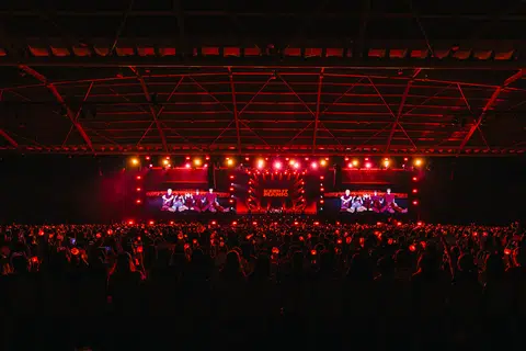A banda de rapazes K-pop virtual Plave Pepper estreou em concerto em Singapura com muita Singlish