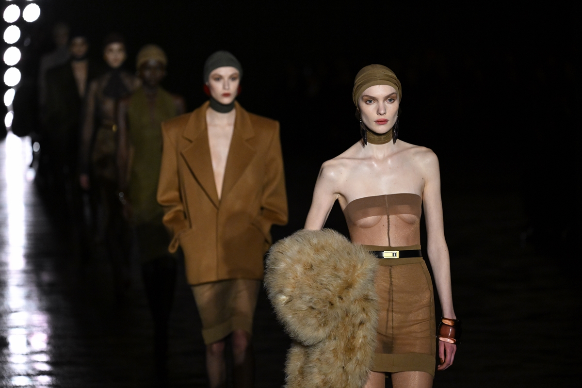 Anthony Vaccarello deixa Saint Laurent após 10 anos de legado na grife