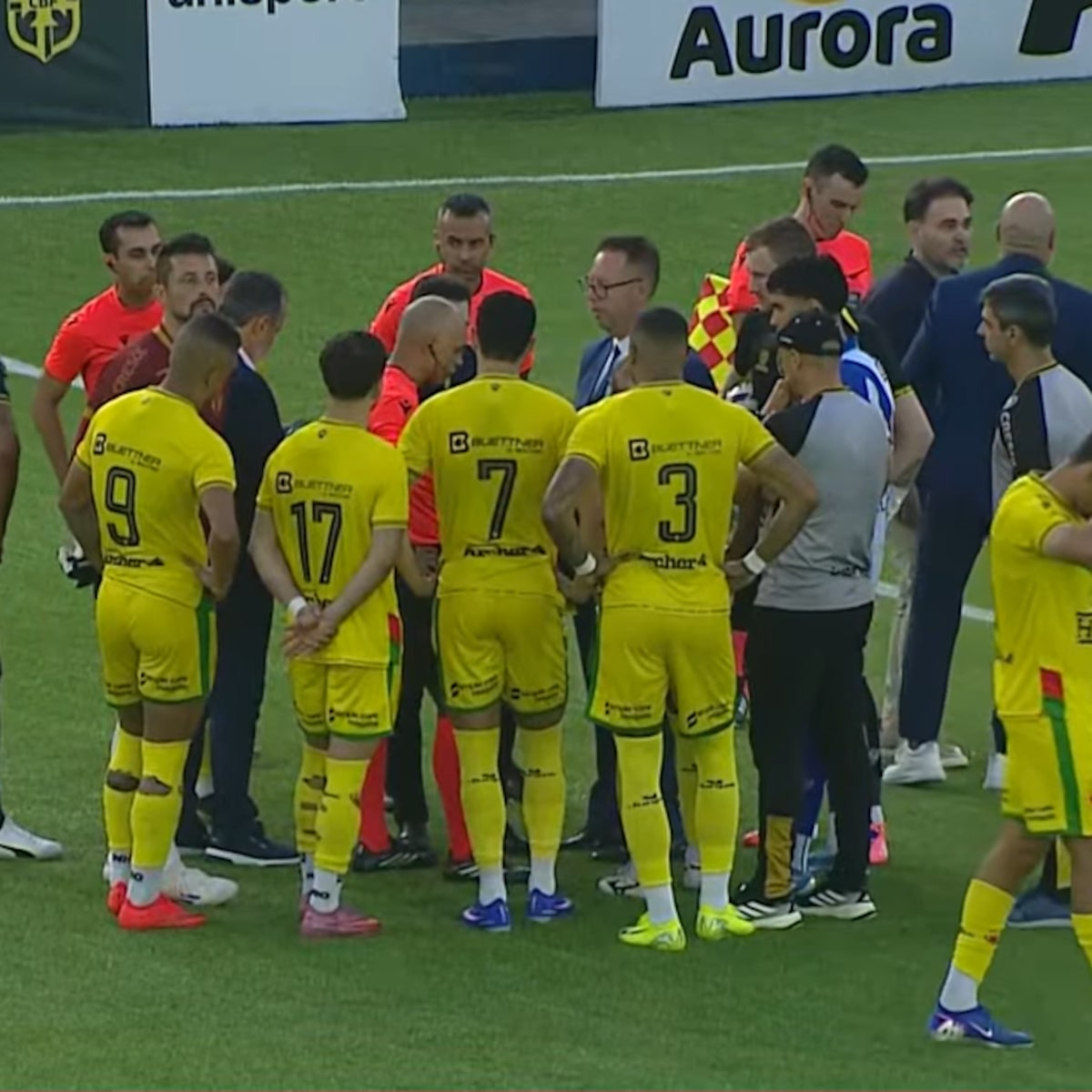 Câmera de transmissão e do VAR ‘treme’ no estádio do Brusque e suspende rodada decisiva da Série C