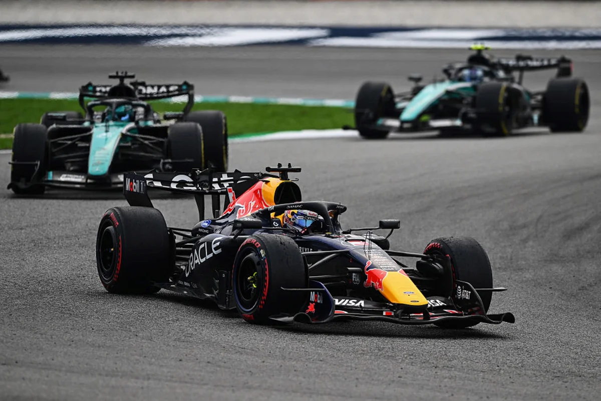 Imagem colorida de Max Verstappen no GP de Bahrein 2026- Metrópoles