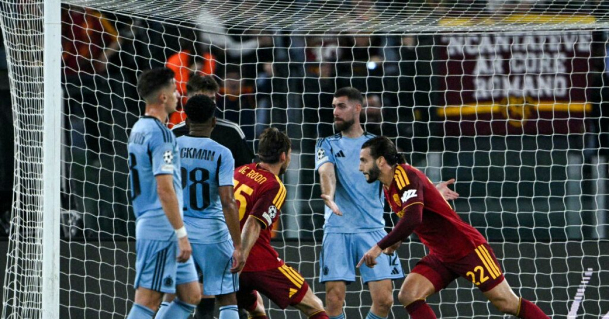 Roma invicto arranca empate no Napoli, Lazio lidera a Serie A