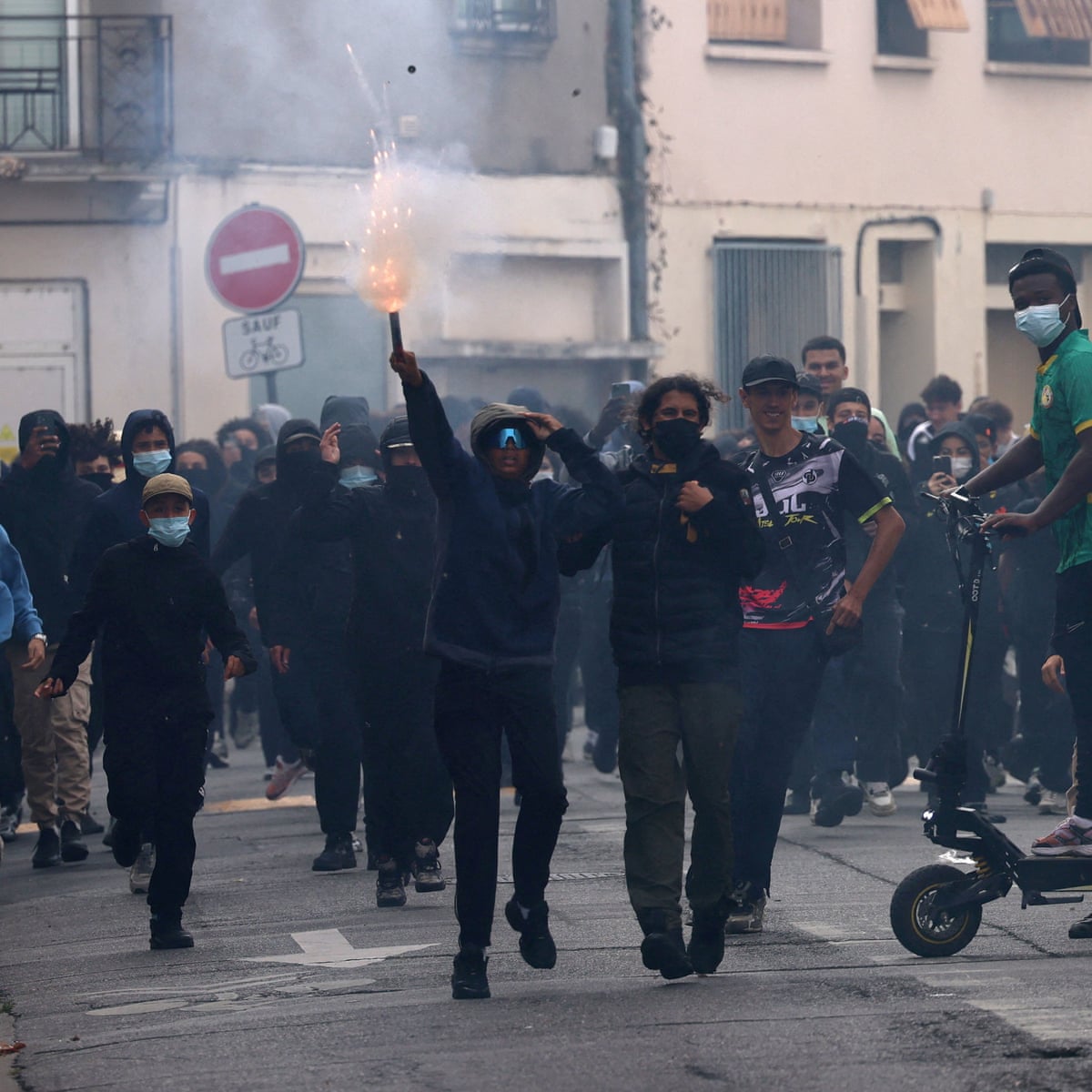 Mais de 400 escolas na França serão fechadas na segunda-feira, com mais protestos planejados