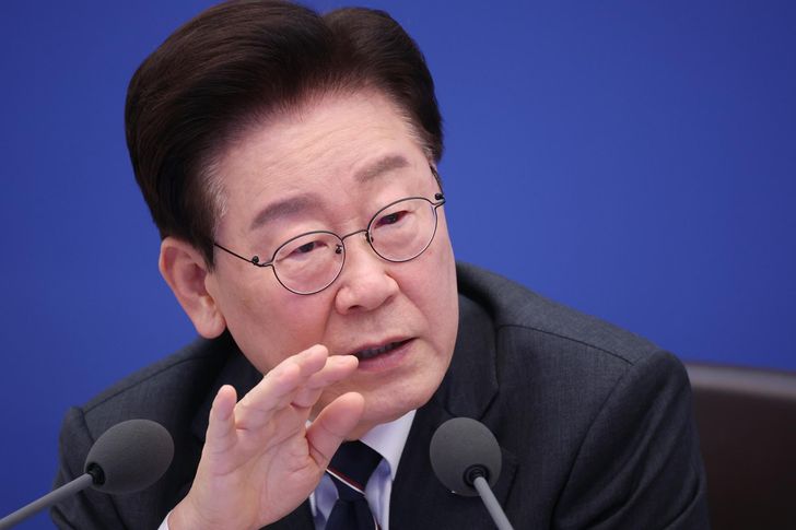 President Lee Jae Myung speaks during a cabinet meeting at Cheong Wa Dae, Tuesday. Yonhap
