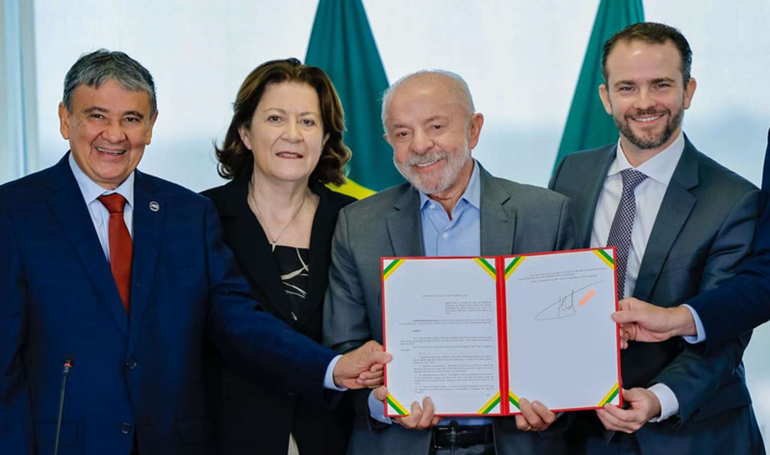O presidente da Rep&uacute;blica, Luiz In&aacute;cio Lula da Silva, fez an&uacute;ncio de atualiza&ccedil;&atilde;o monet&aacute;ria do Bolsa Fam&iacute;lia, no Pal&aacute;cio do Planalto, Bras&iacute;lia - DF