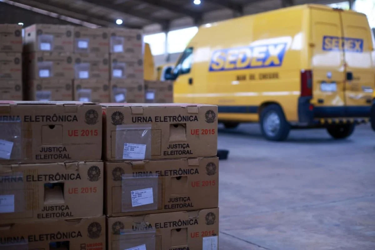 TRE começa distribuição de urnas eletrônicas para eleições no DF