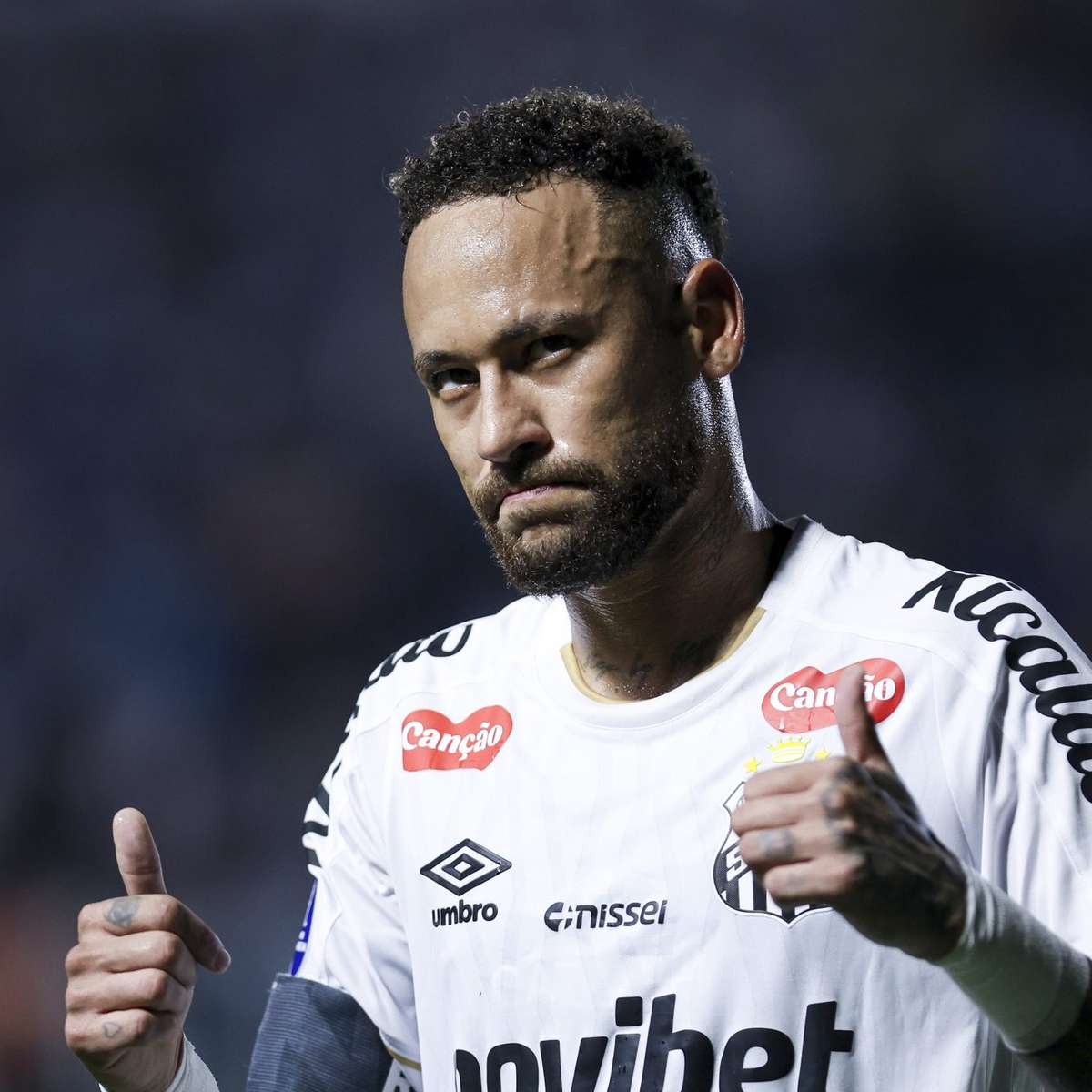 Neymar será denunciado ao STJD após expulsão contra o Bahia e pode pegar até seis jogos de suspensão