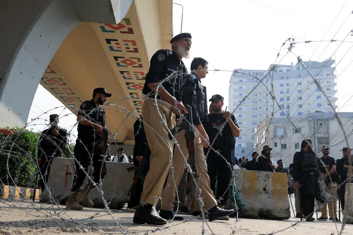O Paquistão impõe regra de emergência ao governo provincial de Imran Khan