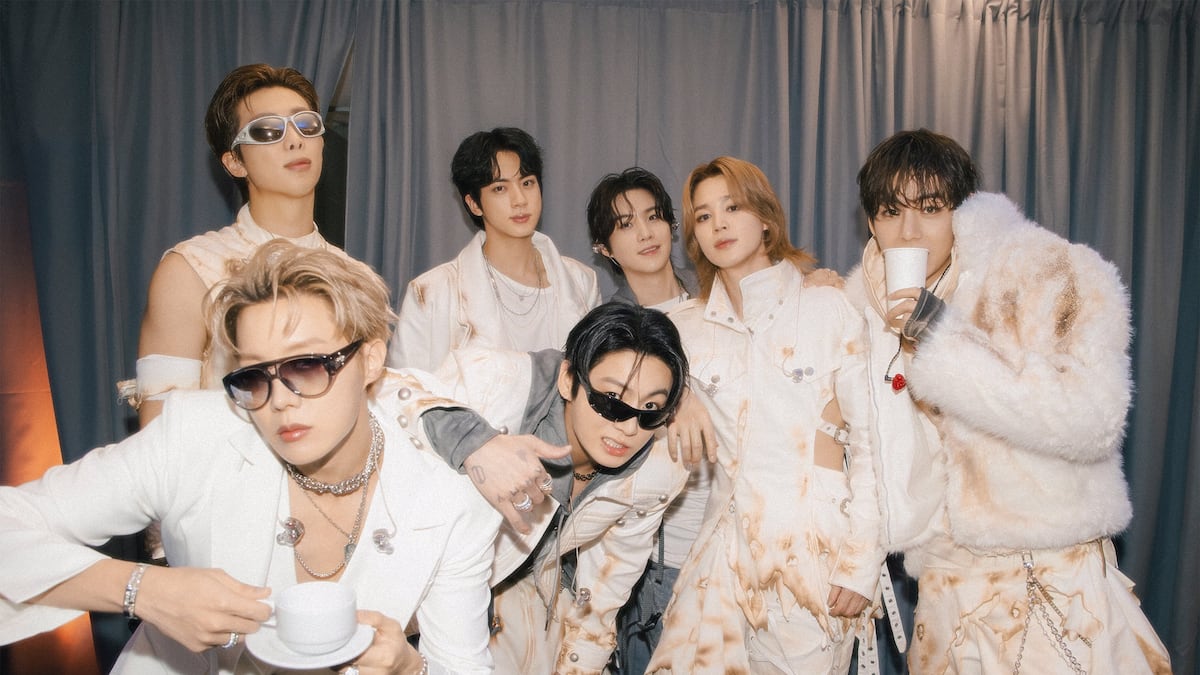 O BTS chegou ao Chile após seus shows no Peru: "Aqui estamos, Chile", escreveu o J-Hope.