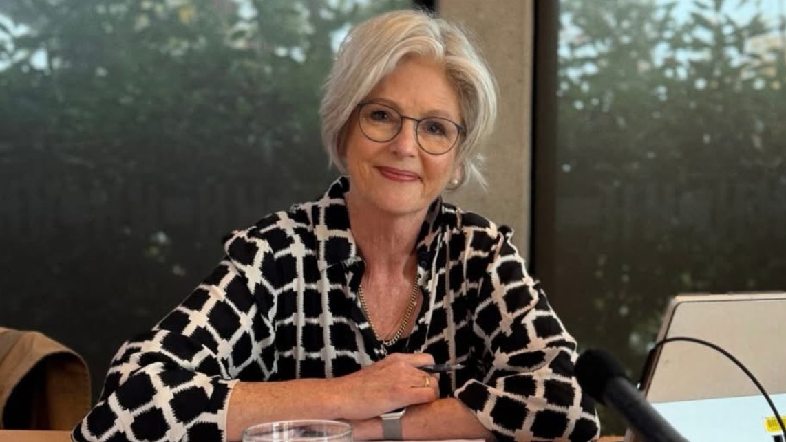 Quem é Helen Haines, deputada australiana que perdeu a perna após ser atropelada em ataque