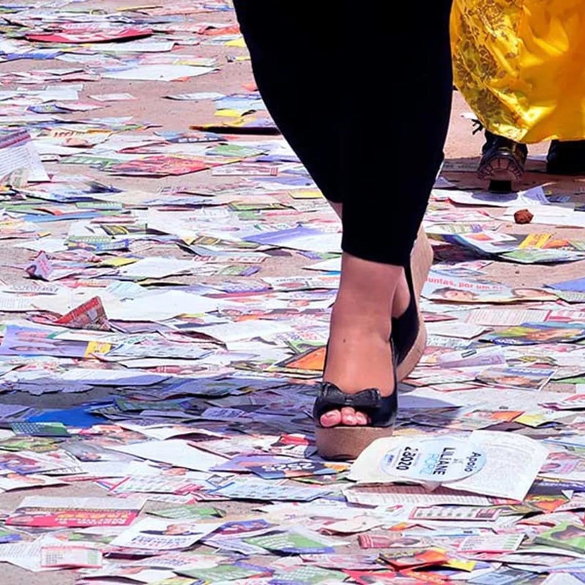É proibida a distribuição de santinhos de candidatos no domingo de eleição