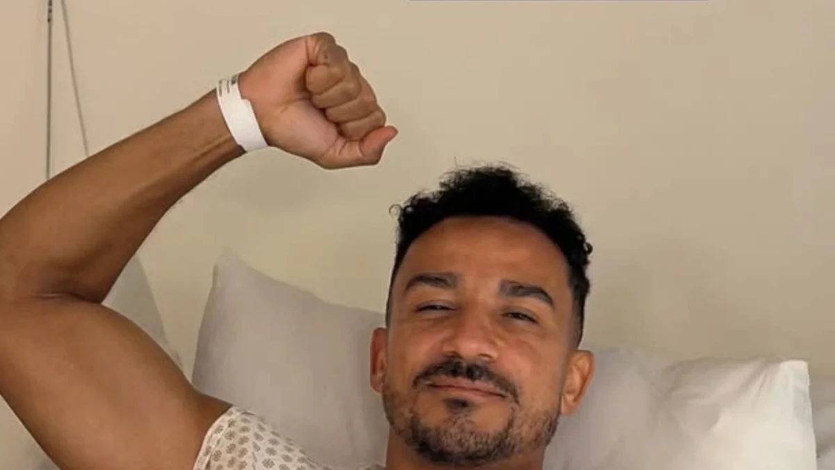 Danilo, do Flamengo, celebra sucesso na cirurgia e zoa filho tricolor