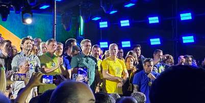 O candidato a presidente Fl&aacute;vio Bolsonaro participou de ato de campanha em Guarulhos (SP) nesta quarta-feira, 21 Foto: Adrielle Farias/Terra